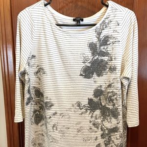 Striped flower detailed scoop neck knit top, 3/4 sleeves